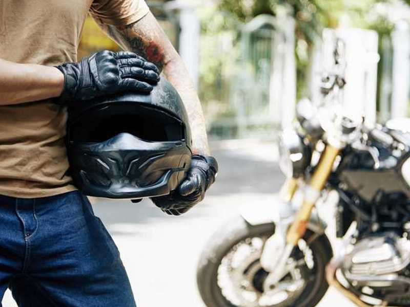motoristične kavbojke za udobno in varno vožnjo z motorjem